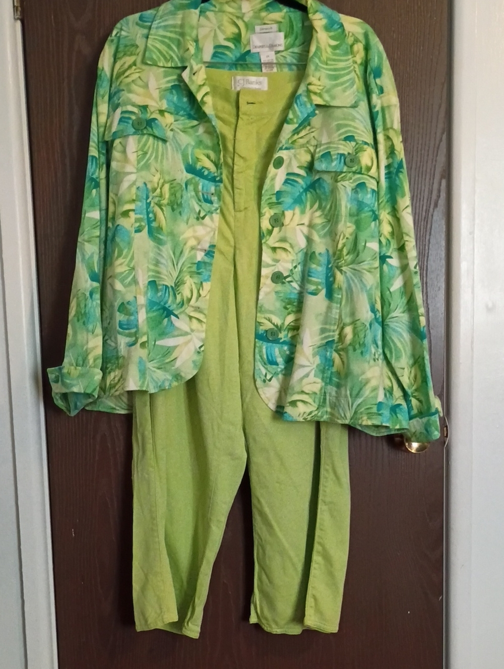 Light Green Straight-Leg Pants with Tropical Print Jacket